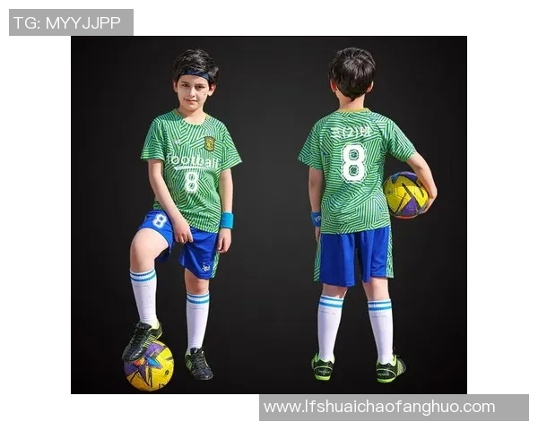 潮流碰撞运动风Rapper足球短袖引领时尚新潮流