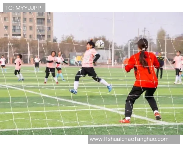 足球小鹿的成长之路：从草地小将到绿茵场上的明星球员